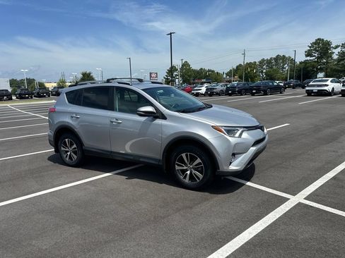 Used 2017 Toyota RAV4 XLE AWD/4WD image 36
