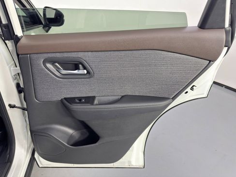Used 2023 Nissan Rogue SV FWD image 39