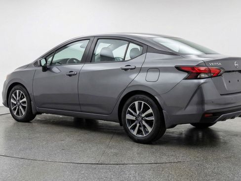 Used 2025 Nissan Versa SV image 6