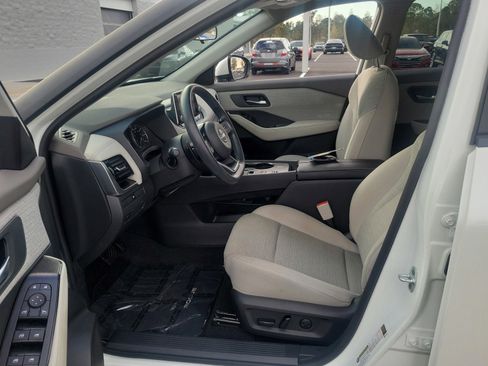 Used 2023 Nissan Rogue SV image 15