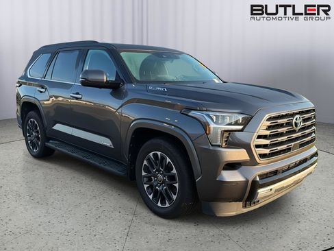 Used 2023 Toyota Sequoia Limited w/ Tow Technology Package RWD image 6