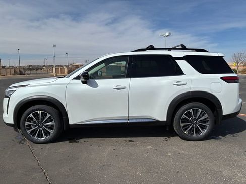 New 2026 Nissan Pathfinder Platinum FWD image 3