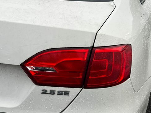 Used 2011 Volkswagen Jetta SE image 16