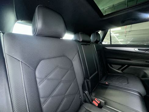 Certified 2024 Volkswagen Atlas Cross Sport SE w/ Panoramic Sunroof Package FWD image 26