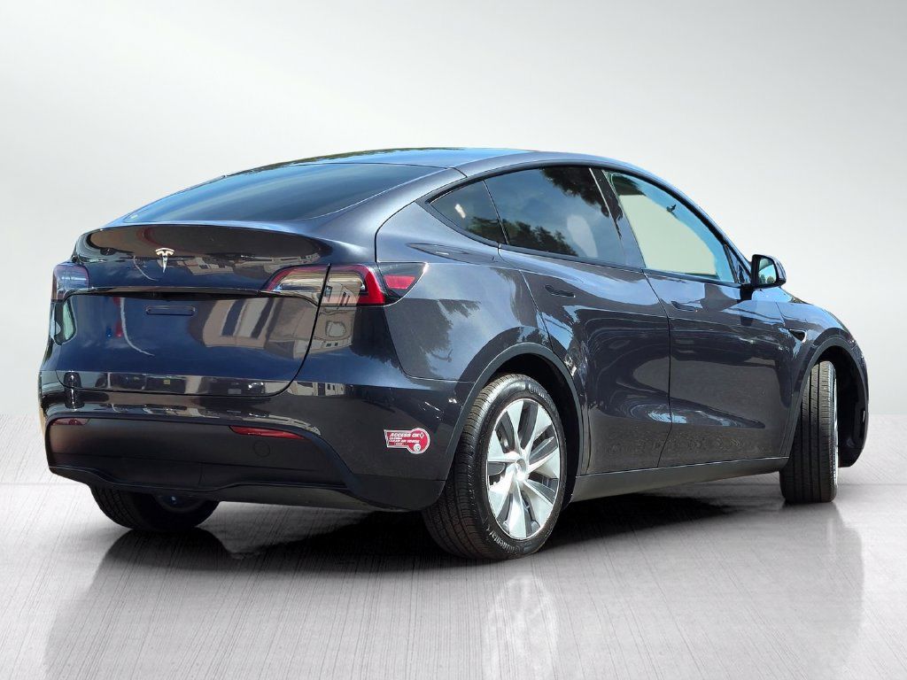 Used 2024 Tesla Model Y Long Range AWD/4WD image 5