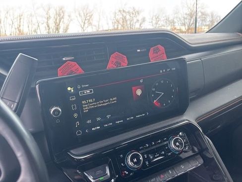 Used 2024 GMC Sierra 2500 AT4 w/ AT4 Preferred Package image 9