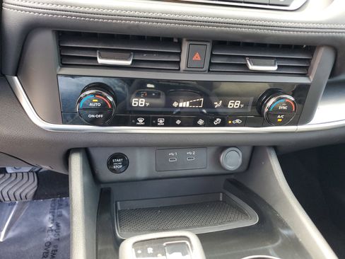 Certified 2024 Nissan Rogue SV FWD image 25