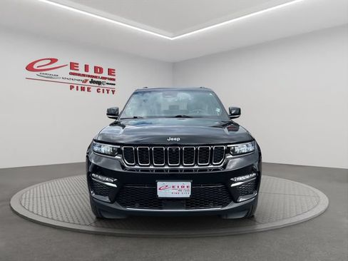 Used 2025 Jeep Grand Cherokee Limited w/ Luxury Tech Group II AWD/4WD image 13