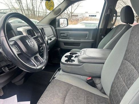 Used 2019 RAM 1500 Classic SLT w/ Luxury Group image 4