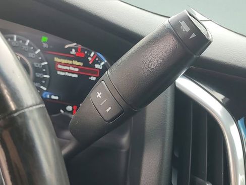 Used 2019 Cadillac Escalade Premium Luxury RWD image 17