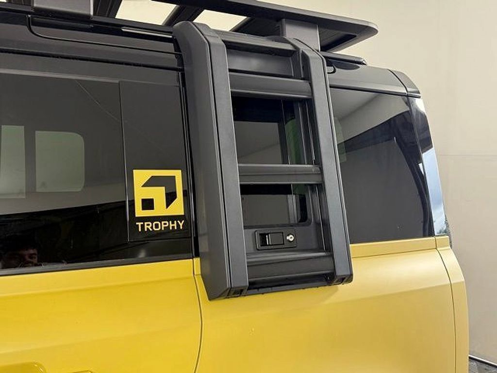 New 2026 Land Rover Defender 110 AWD/4WD image 18