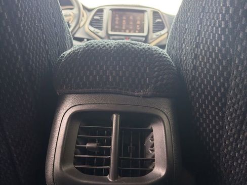 Used 2016 Jeep Cherokee Latitude w/ Cold Weather Group image 24