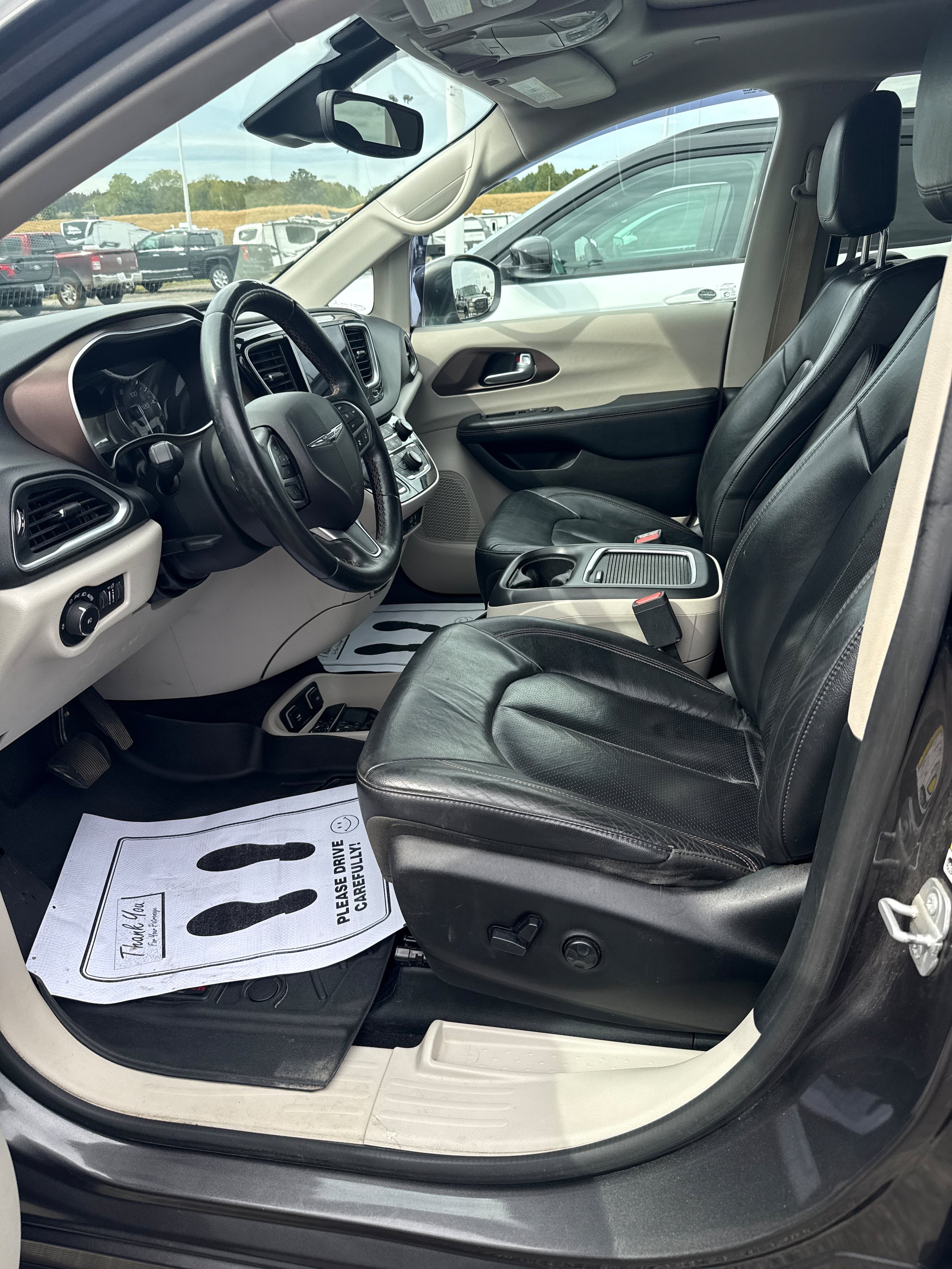 Used 2018 Chrysler Pacifica Touring-L Plus w/ Advanced Safetytec Group FWD image 3