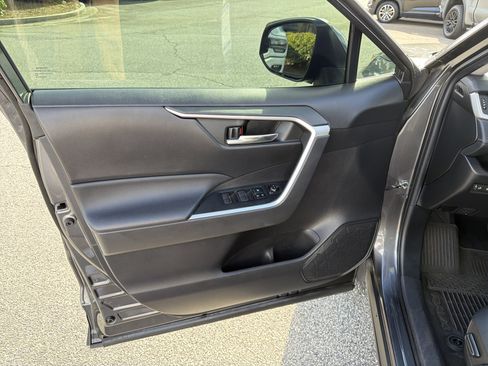 Certified 2022 Toyota RAV4 XLE w/ Convenience Package image 21