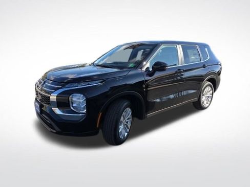 New 2025 Mitsubishi Outlander ES image 2