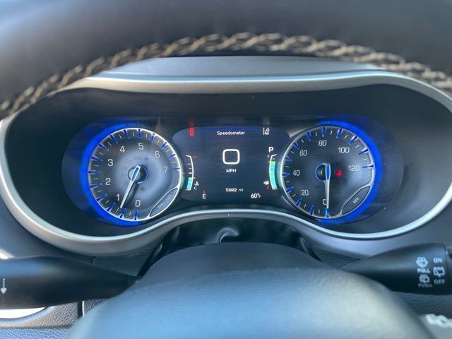 Used 2025 Chrysler Pacifica Select FWD image 8