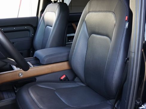 Used 2023 Land Rover Defender 130 X-Dynamic SE image 9