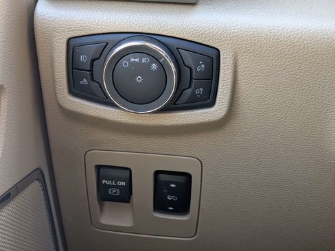 Used 2019 Ford F150 Lariat w/ Equipment Group 501A Mid RWD image 24