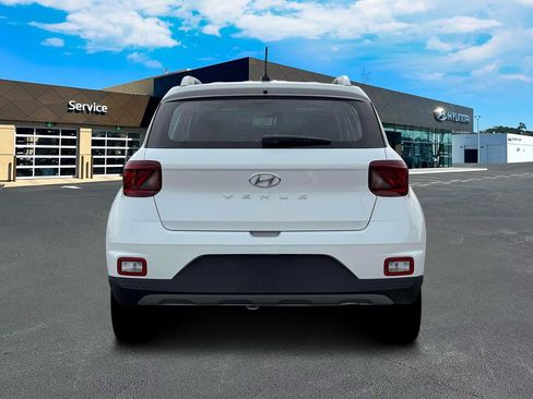 New 2026 Hyundai Venue SEL FWD image 7