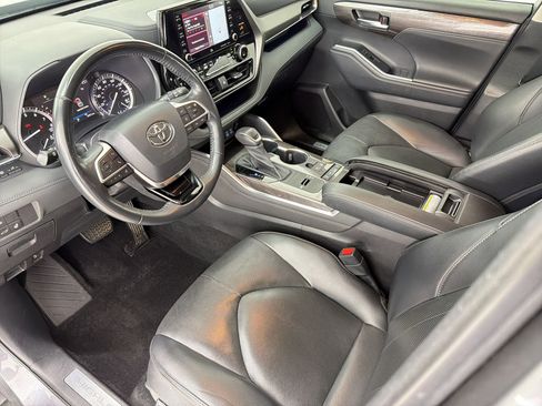 Used 2022 Toyota Highlander Limited image 4
