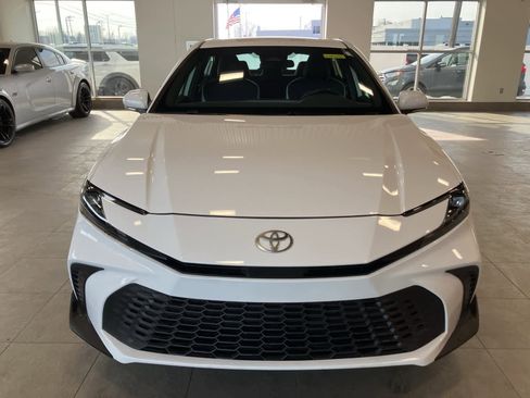 Used 2025 Toyota Camry SE image 2
