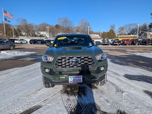 Used 2021 Toyota Tacoma TRD Sport image 9