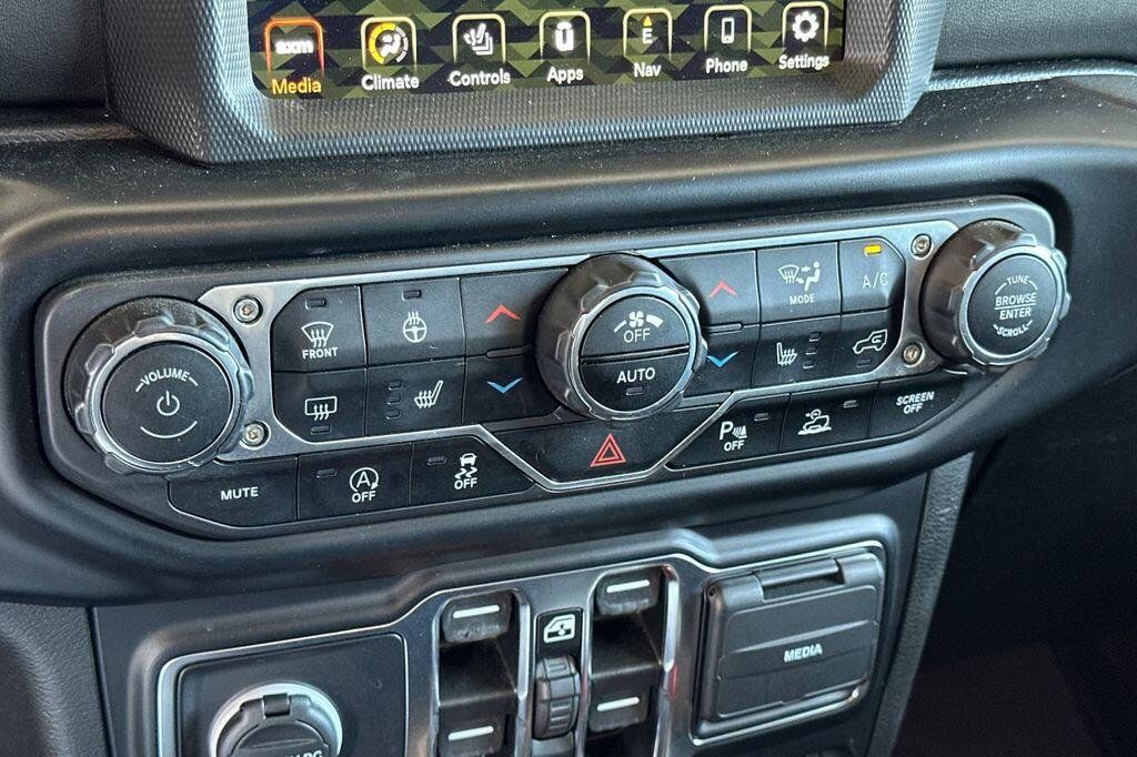 Used 2021 Jeep Wrangler Unlimited Sahara AWD/4WD image 21