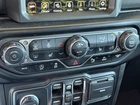 Used 2021 Jeep Wrangler Unlimited Sahara AWD/4WD image 21