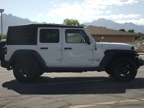 Used 2018 Jeep Wrangler Unlimited Sport AWD/4WD image 6
