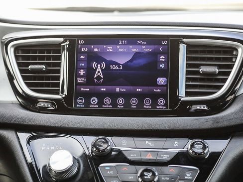 Used 2020 Chrysler Pacifica Touring-L Plus w/ S Appearance Package FWD image 14