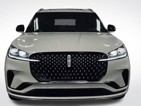 Used 2025 Lincoln Aviator Black Label image 3