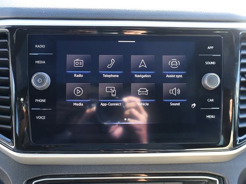 Used 2022 Volkswagen Atlas Cross Sport SE w/ Panoramic Sunroof Package image 50