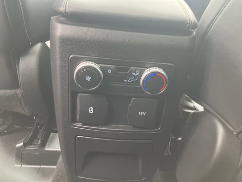 Used 2022 Ford Explorer XLT w/ Equipment Group 202A image 16