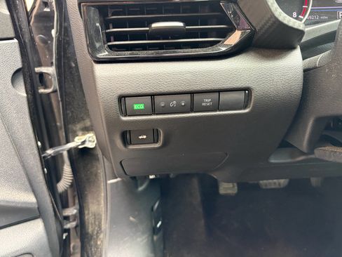 Used 2023 Nissan Sentra SV FWD image 34