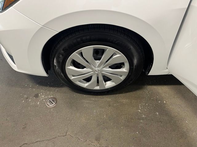 Used 2025 Nissan Versa S FWD image 31