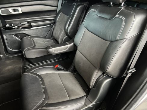 Used 2022 Ford Explorer ST w/ ST Street Pack image 9