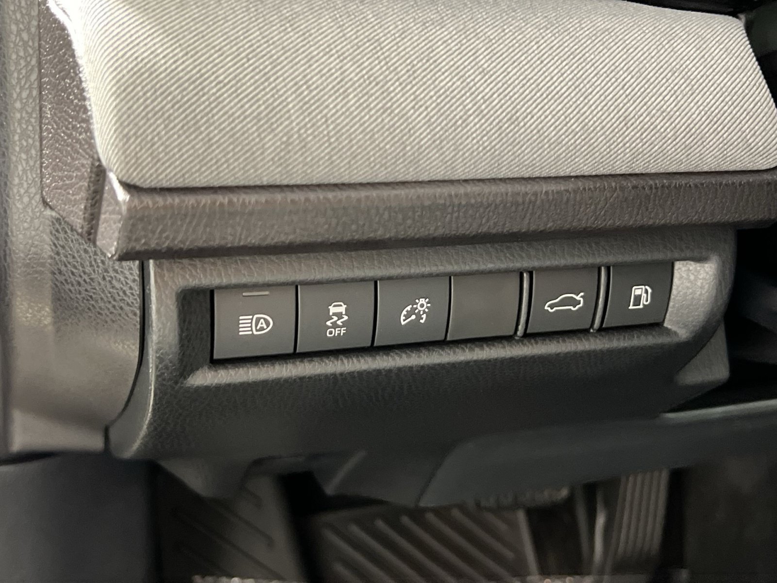Used 2025 Toyota Camry LE w/ Convenience Package FWD image 31