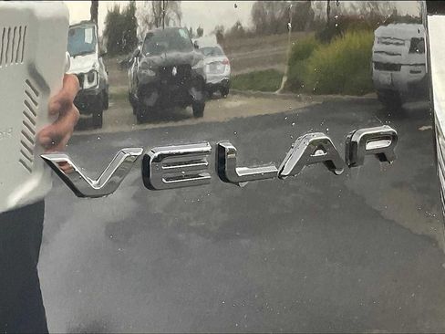 New 2025 Land Rover Range Rover Velar Dynamic SE image 26