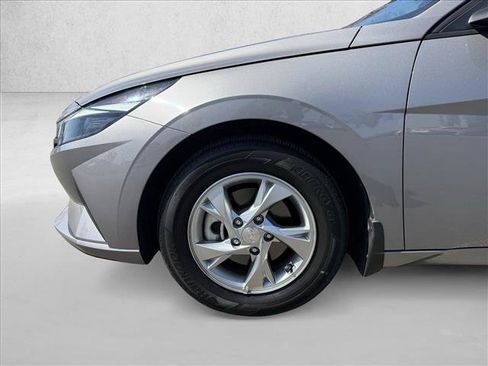 Certified 2023 Hyundai Elantra SE FWD image 18
