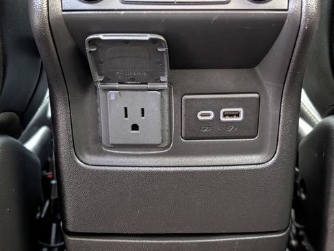 Used 2022 GMC Acadia SLT w/ LPO, Floor Liner Package image 38