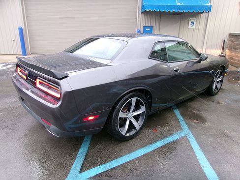 Used 2015 Dodge Challenger R/T image 5