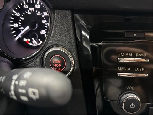 Used 2015 Nissan Rogue SV FWD image 21