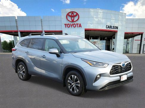 Certified 2021 Toyota Highlander XLE image 2
