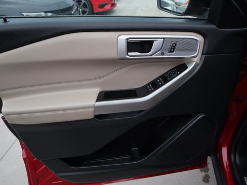 Used 2023 Ford Explorer Limited image 24