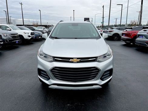 Used 2018 Chevrolet Trax LT w/ LT Convenience Package image 25