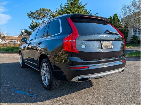 Used 2021 Volvo XC90 T5 Momentum w/ Climate Package AWD/4WD image 8