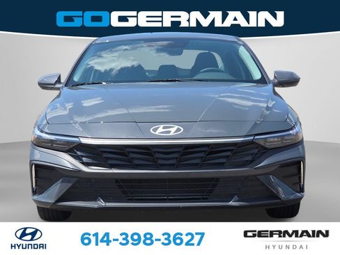 Used 2025 Hyundai Elantra SE FWD image 2