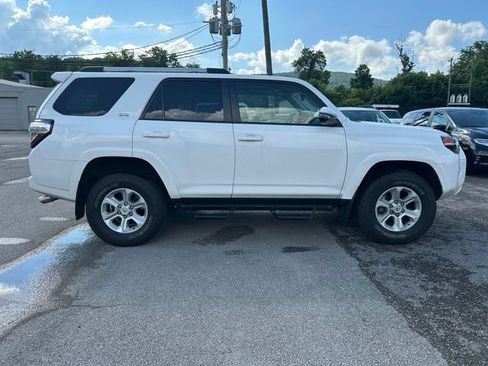 Used 2023 Toyota 4Runner SR5 Premium w/ Moonroof Package AWD/4WD image 6