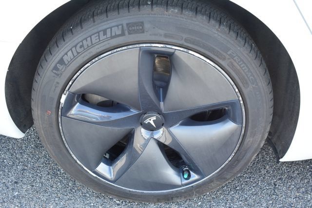 Used 2020 Tesla Model 3 Standard Range Plus RWD image 40