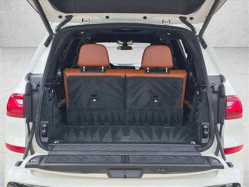 Used 2020 BMW X7 xDrive40i w/ M Sport Package AWD/4WD image 6